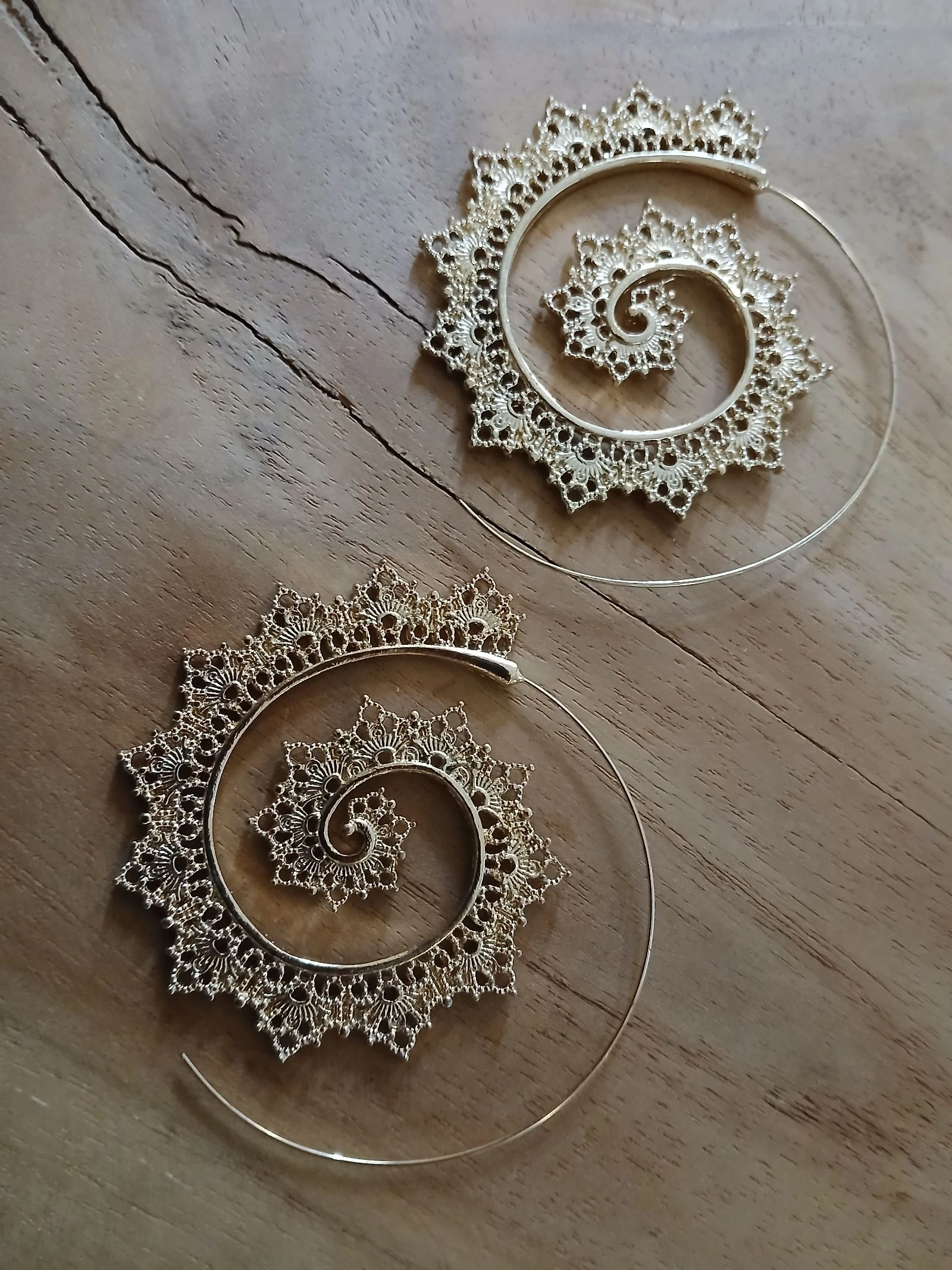 Pendientes dorados y2k – photo 3